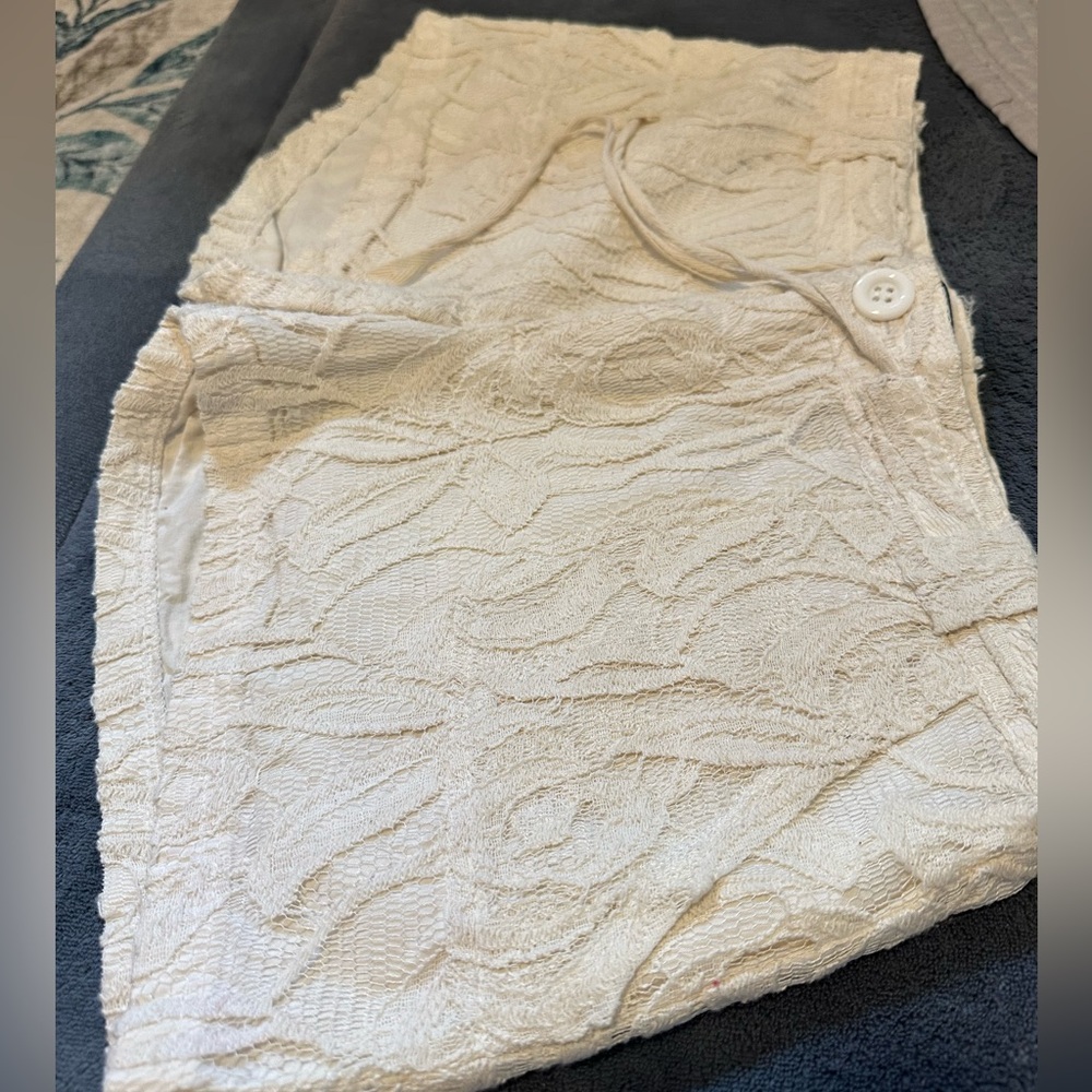 Daytrip Cream Lace Shorts